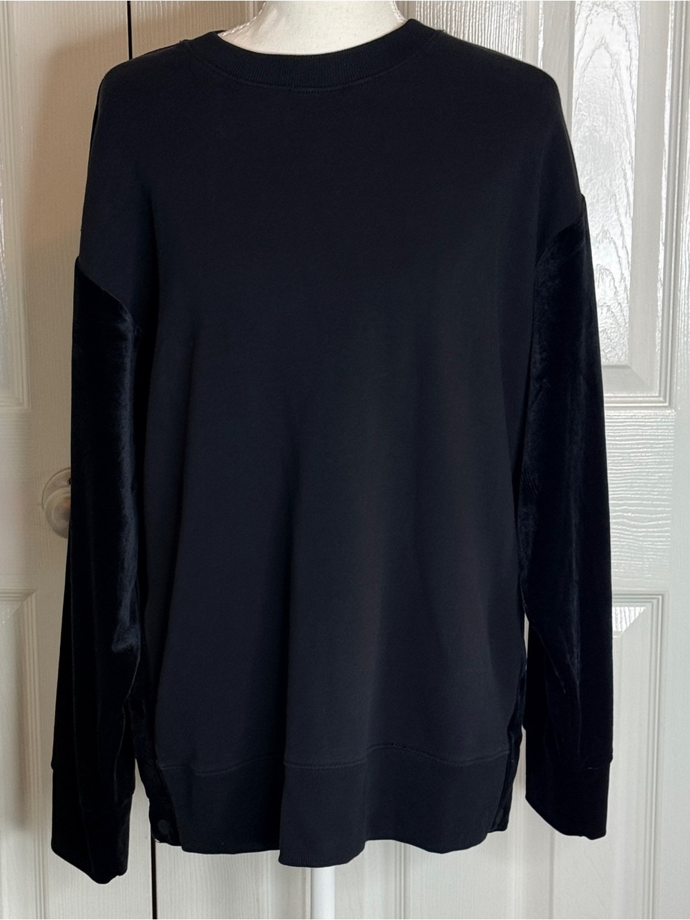 Athleta Retroplush Velvet Crewneck Sweatshirt Black M EUC